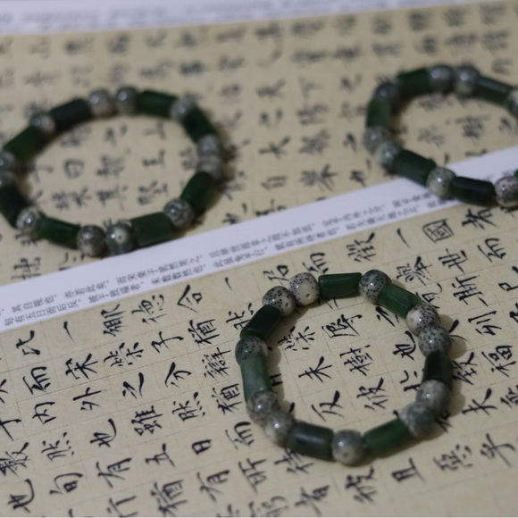 Bodhi Seed Bracelet with jade - Picture 2 of 5